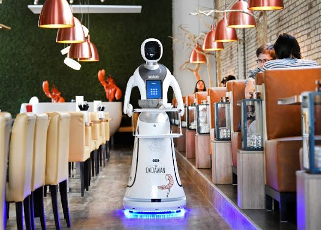 Minimalisir Kontak, Restoran di Belanda Ini Pakai Robot Pramusaji