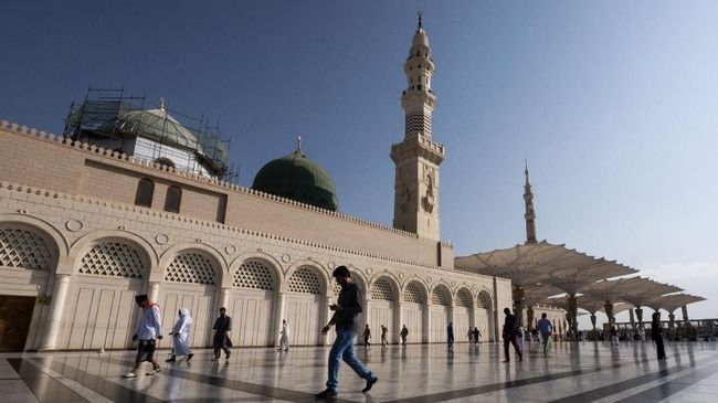 Arab Saudi Kembali Tutup Masjid Usai Imam Diduga Positif COVID-19