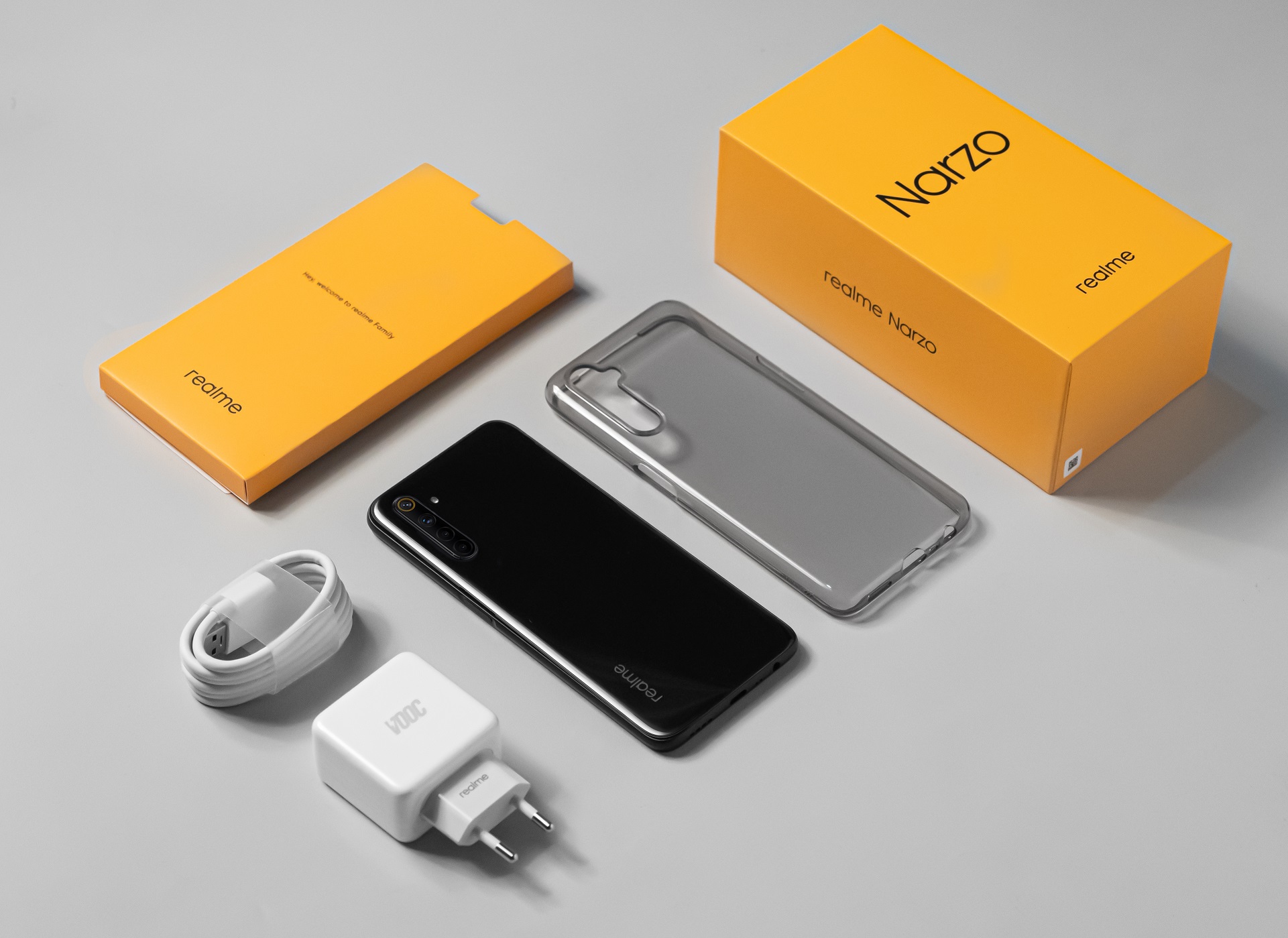 1591853698-realme-Narzo-Unboxing-1.jpg