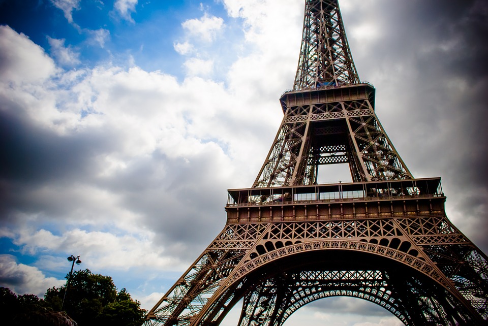 Dibuka 25 Juni, Akses Menara Eiffel Hanya Lewat Tangga