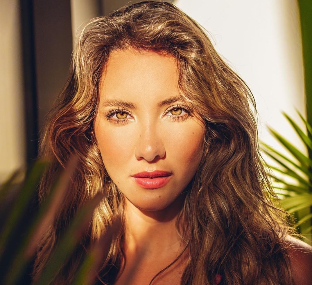 Akibat Benjolan di Perut, Kaki Miss Universe Kolombia 2011 Diamputasi