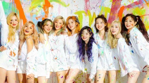 1592561587-Fanfare-TWICE.jpg