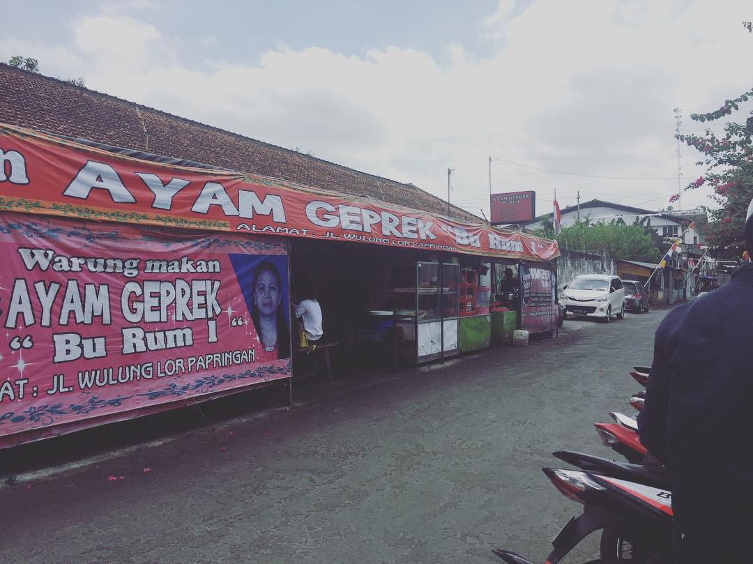 Bu Rum, Pelopor Menu Ayam Geprek Asli Yogyakarta Sejak 2013