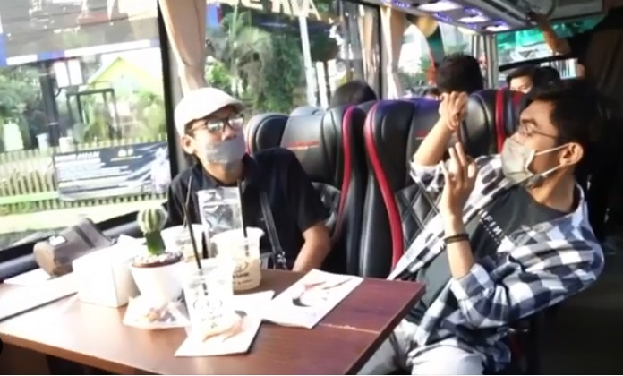 Nikmatnya Sensasi Ngopi di Atas Bus Pariwisata Bak Sultan