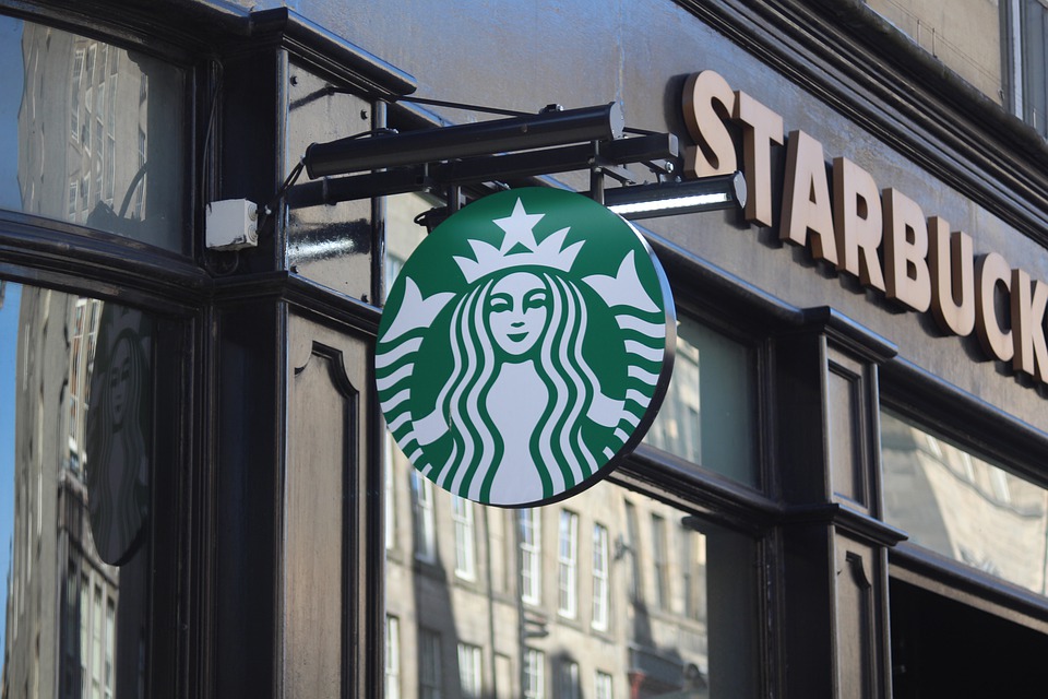 Kata Pakar Digital soal Pegawai Starbucks yang Intip Payudara Pelanggan Lewat CCTV