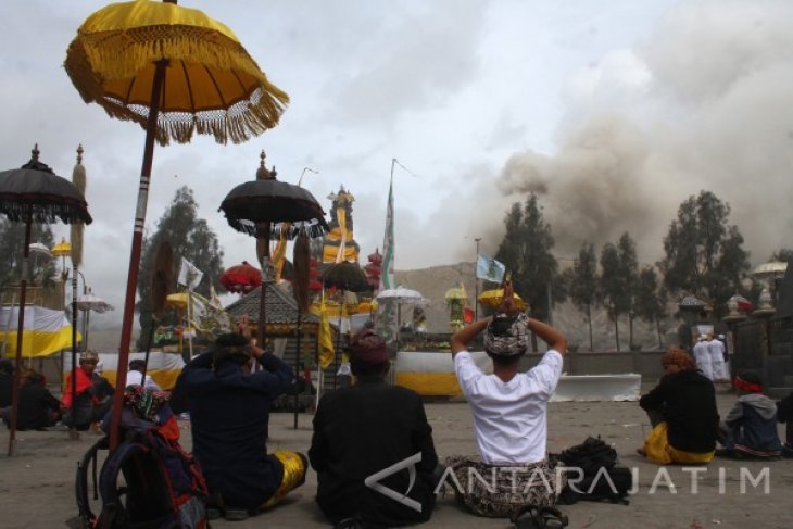 Rayakan “Yadnya Kasada”, Empat Titik Pemeriksaan Menuju Bromo Diperketat