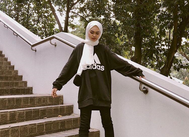 Tips Styling Oversized Shirt untuk Hijabers