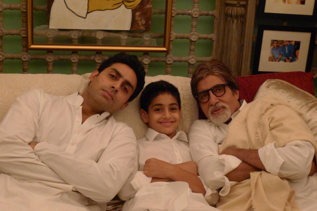 Aktor Bollywood Amitabh Bachchan dan Putranya Positif Corona