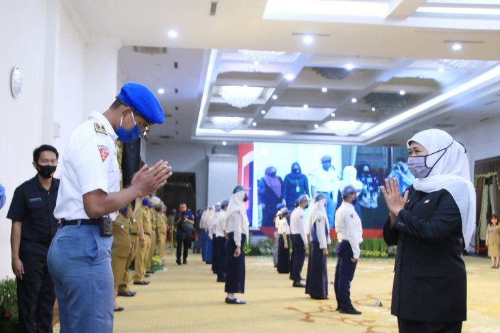 Hari Pertama Ajaran Baru, Siswa Baru di Jatim Ikut MPLS Online