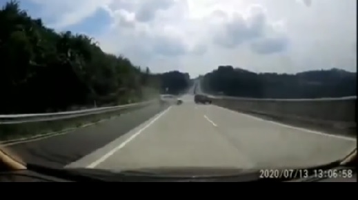 Video: Detik-detik Kecelakaan Mobil di Tol Semarang-Solo