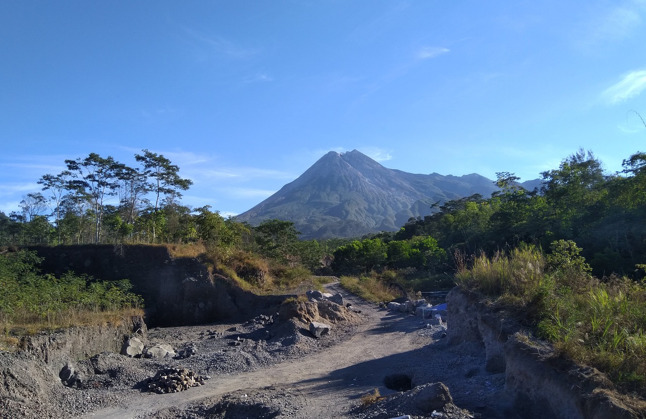 Gunung Merapi Berpotensi Erupsi, BNPB: Warga Jateng dan DIY Waspada!