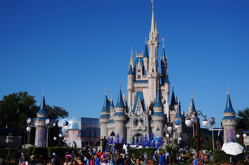 Disney World Larang Pengunjung Makan dan Minum Sambil Berjalan