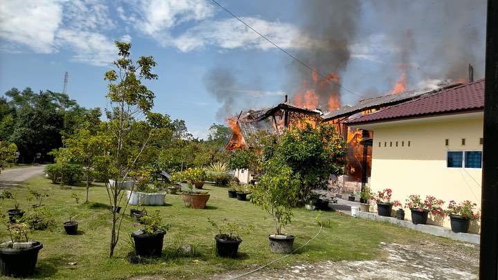 1595909057-kebakaran-Kompleks-Pesantren-Darul-Arafah-Sumut.jpg