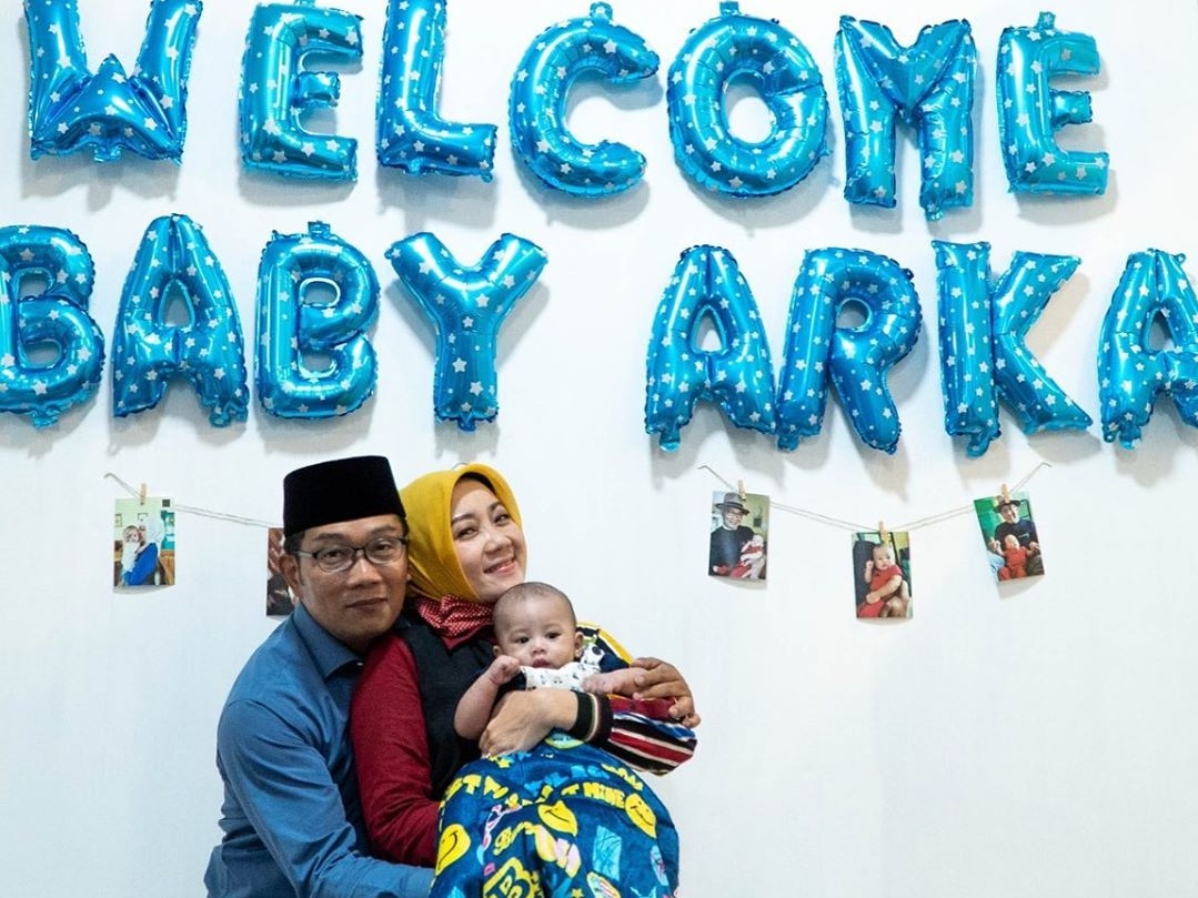 Adopsi Bayi Laki-laki, Ridwan Kamil Kenalkan Anak Ketiganya di Instagram