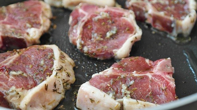 5 Cara Hilangkan Bau Amis Prengus pada Daging Kambing 