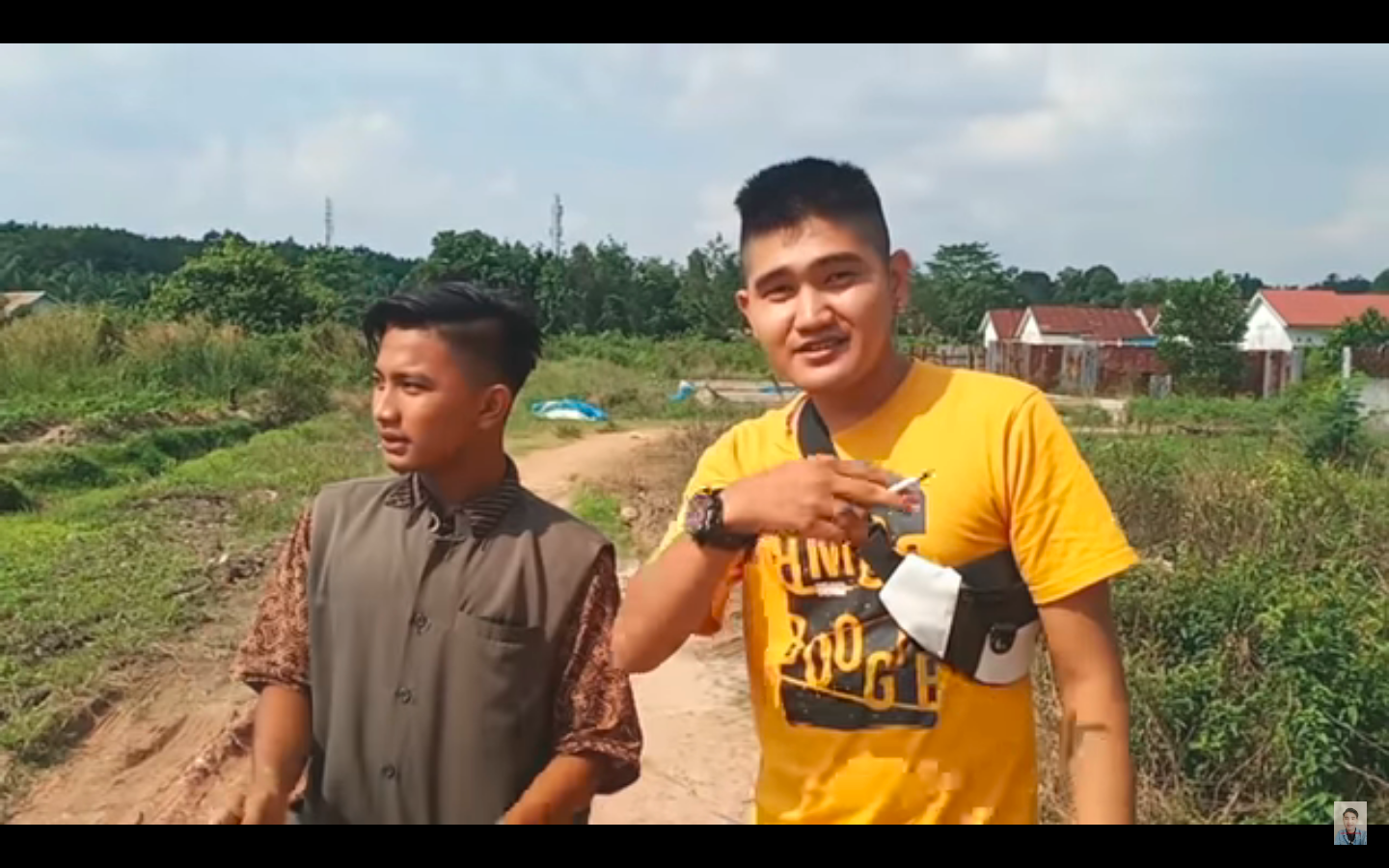 Prank Bagi-bagi Daging Kurban Isi Sampah, YouTuber Edo Putra Bikin Netizen Geram