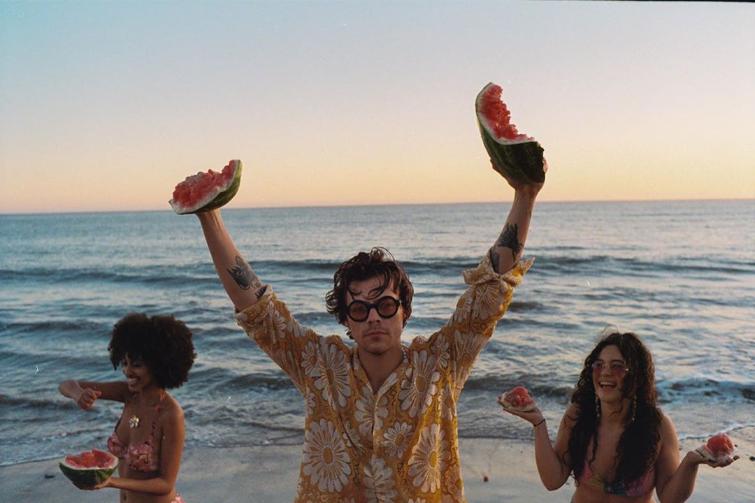 Harry Styles Berhasil Rajai Tangga Lagu Billboard Lewat Single 'Watermelon Sugar'