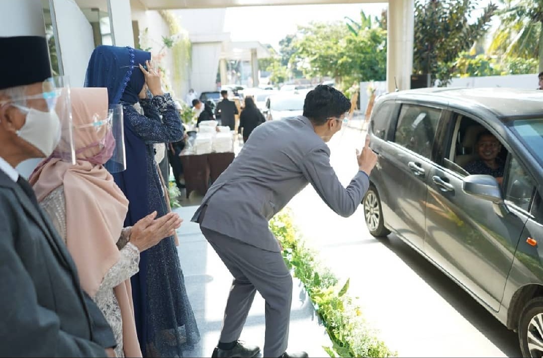 1597374112-Pernikahan-Drive-Thru.JPG