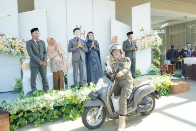 Tetap Aman Meski Pandemi, Pasangan di Banyuwangi Gelar Resepsi Drive Thru