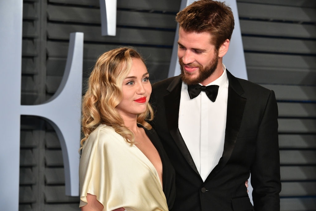 1597425597-Miley-Cyrus-dan-Liam-Hemsworth-1.jpg