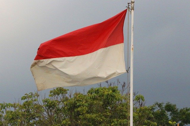 Kibarkan Merah Putih, Anggota Pencak Silat Panjat Tiang Tanpa Pengaman