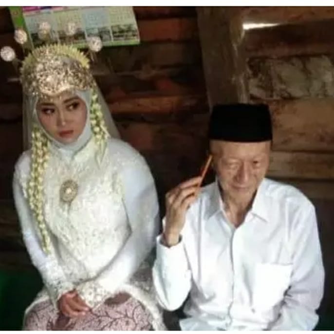 Viral! Kakek di Kalimantan Ini Persunting Gadis 19 Tahun