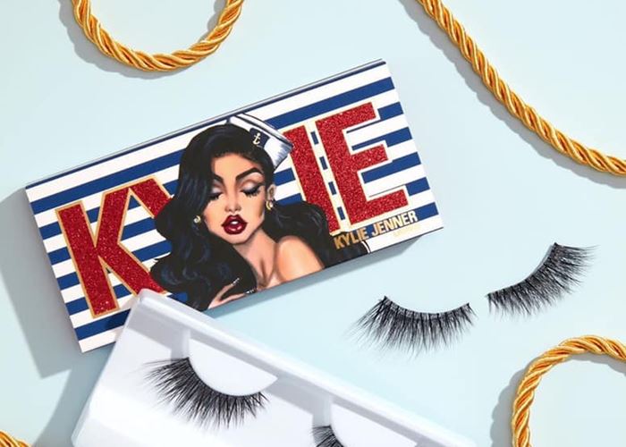 Kylie Cosmetics Siap Luncurkan Koleksi 'Sailor Summer', Desainnya 'Hot' Banget! 