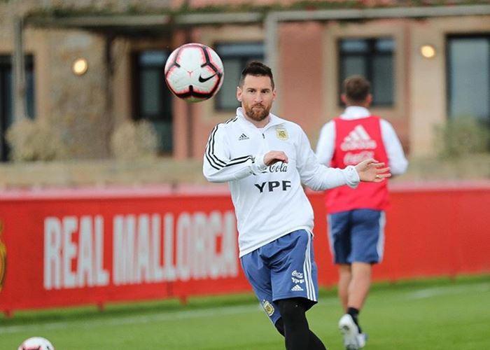 Fans Ramai-ramai Bikin Meme soal Kepergian Messi dari Barcelona 