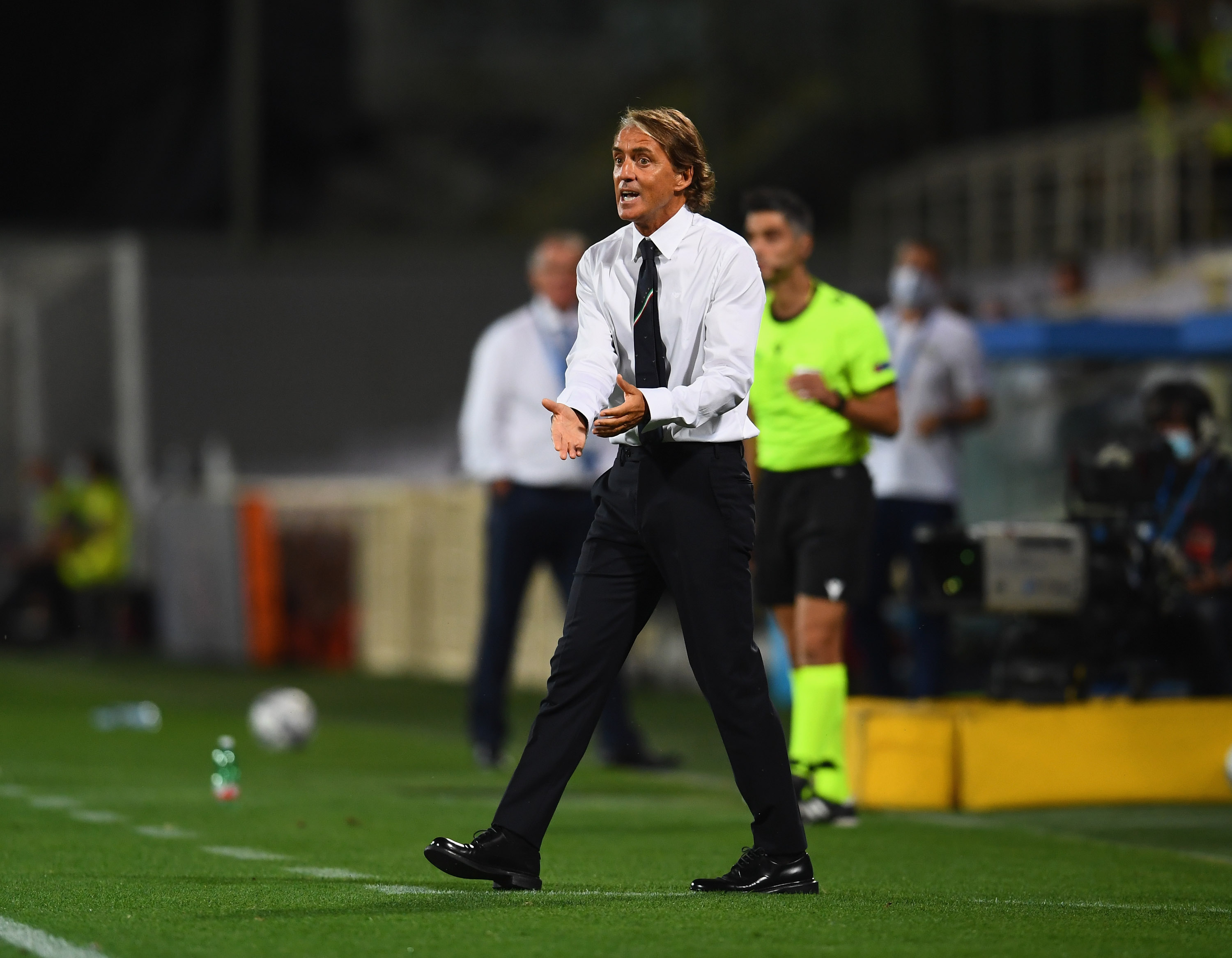Tak Pakai Kacamata, Pelatih Italia Roberto Mancini Salah Pasang Pemain