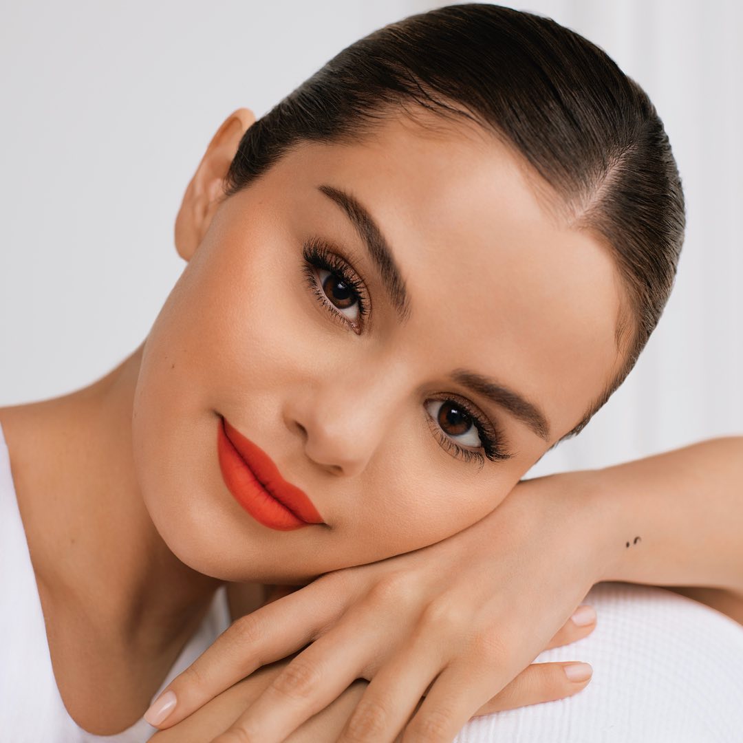 Selena Gomez Bantu Masalah Mental Lewat Produk Kosmetik