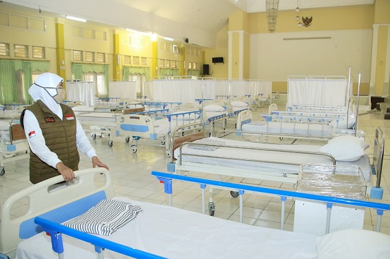 Khofifah Pastikan Kapasitas Bed Rumah Sakit di Jatim Aman