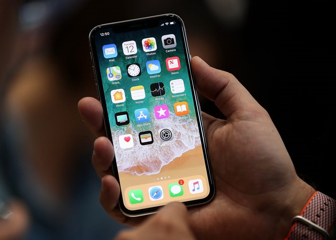 1601194982-Apple-OLED-Display.jpg