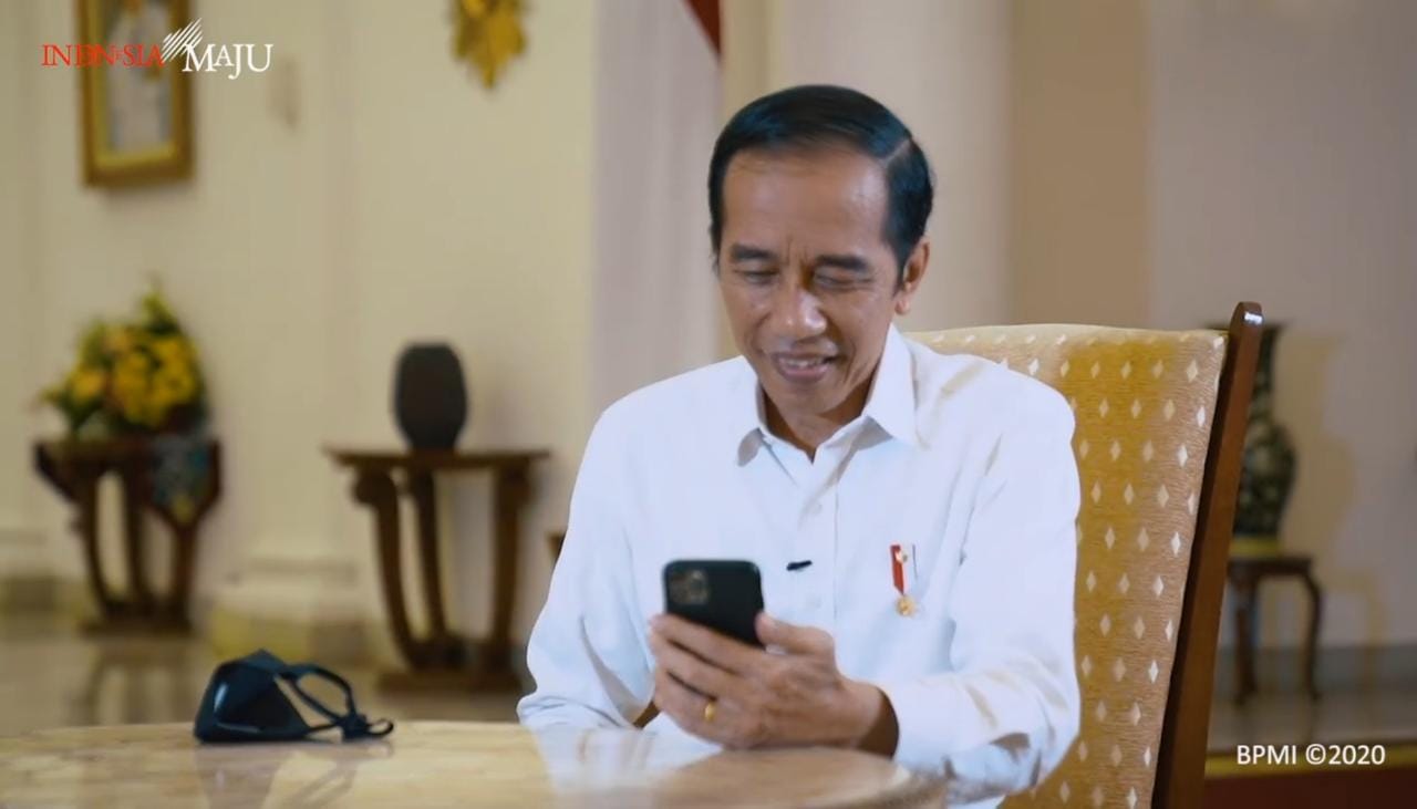 Video Call Dokter Spesialis Paru, Netizen Salfok iPhone 11 Pro Jokowi