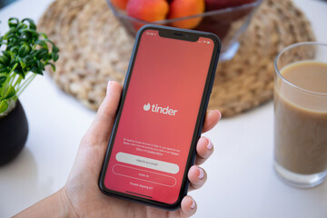 5 Jenis Orang di Tinder yang Perlu Dihindari