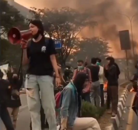 Viral Aksi Demonstran Baca 'Pancasalah' saat Demo Jadi Perhatian Publik 