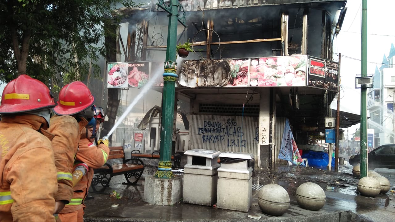 Aksi Unjuk Rasa di Jogja Ricuh, Kafe di Kawasan Malioboro Terbakar