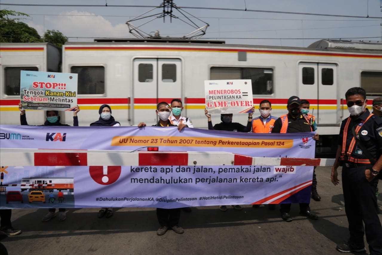 Ada 17 Kecelakaan, PT KAI Daop 1 Jakarta Sosialisasi 'Terobos Rel Game Over'