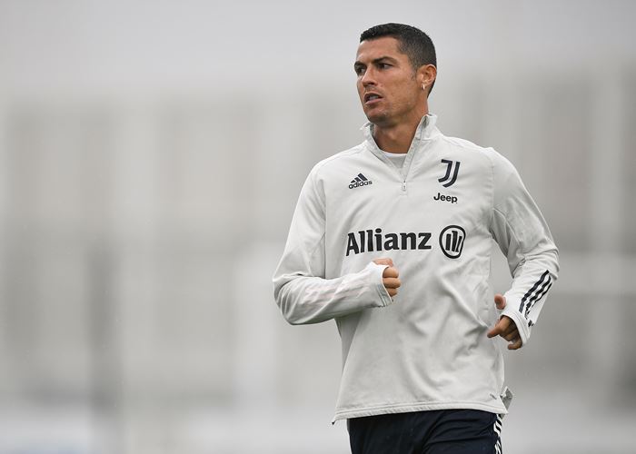 Lanjutkan Karantina di Turin, Ronaldo Bisa Main Lawan Barcelona? 