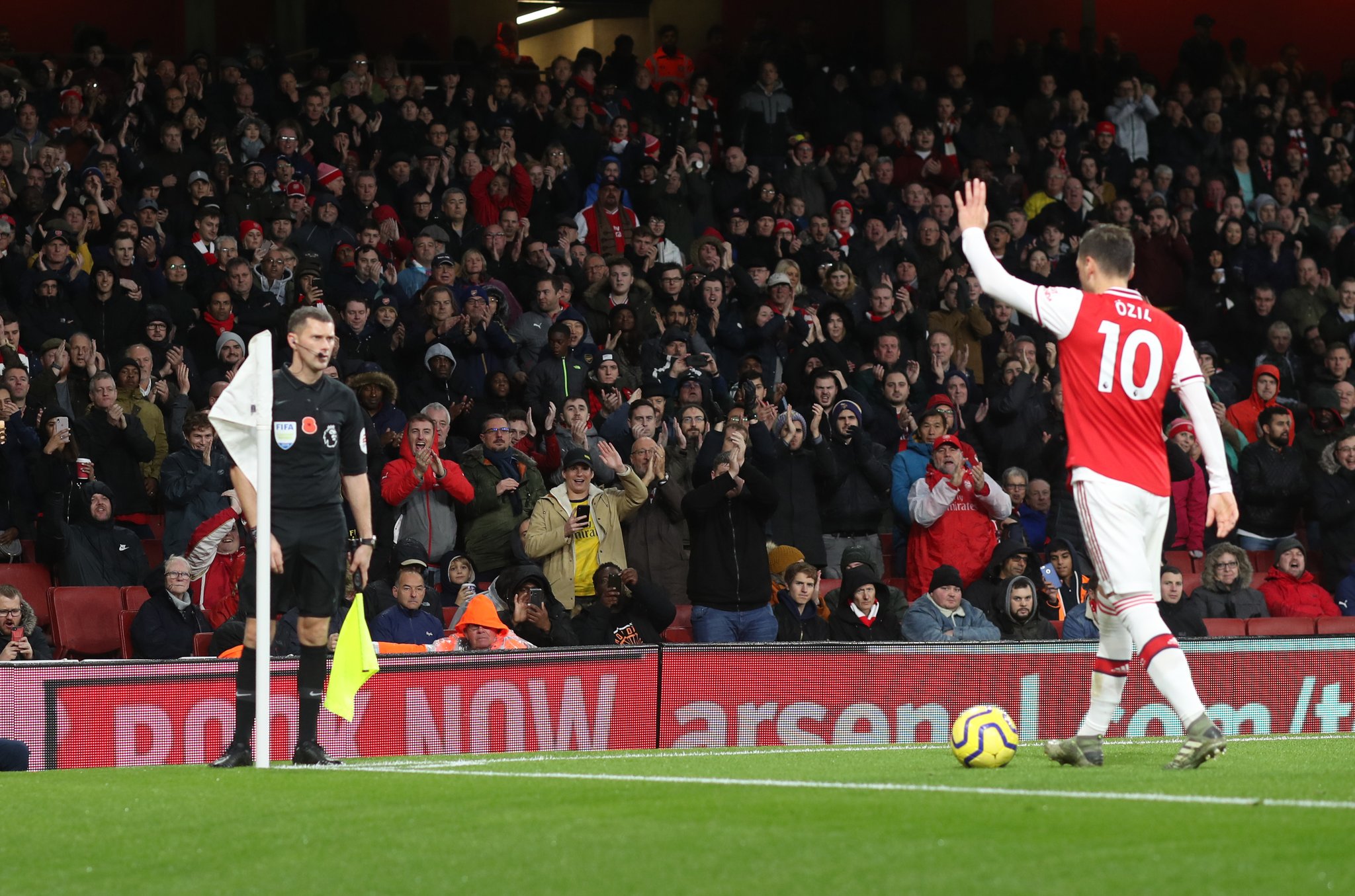 Gila! Mesut Oezil Ditendang dari Skuad Arsenal di Liga Inggris
