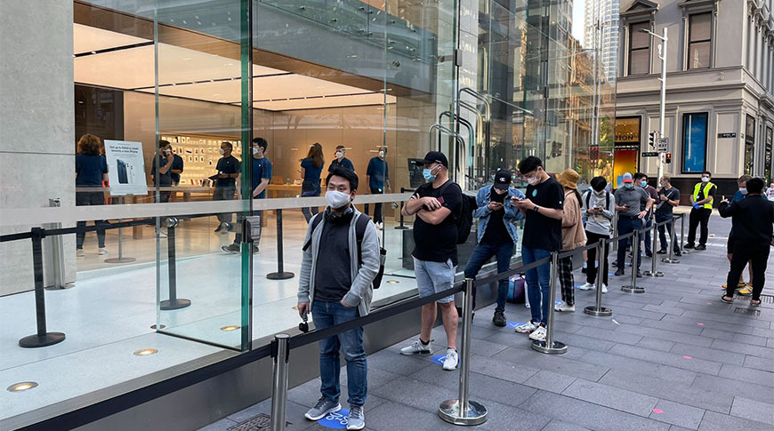 Apple Fanboy Nekat Antre iPhone 12 di Tengah Pandemi Corona