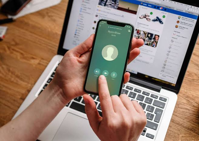 WhatsApp dan YouTube Paling Banyak Diakses Pengguna Internet di Indonesia