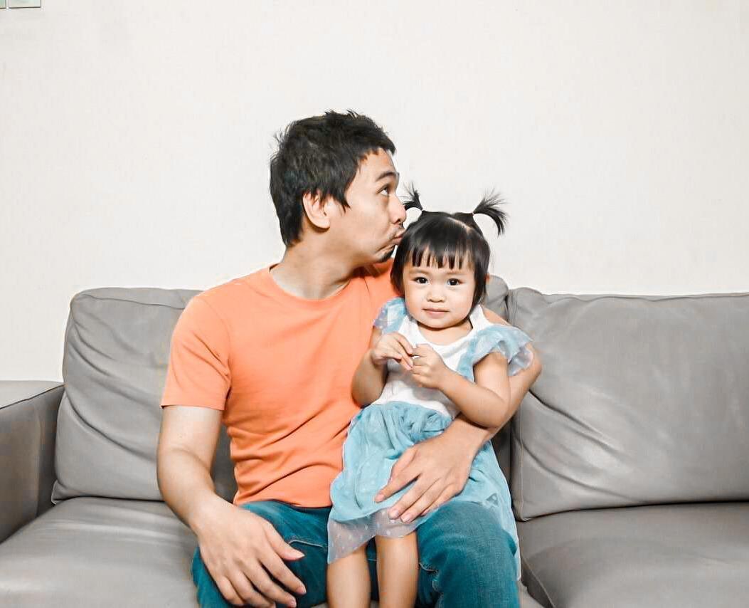 Peringati Hari Ayah, Intip Kedekatan Sederet Aktor Ini dengan Putrinya
