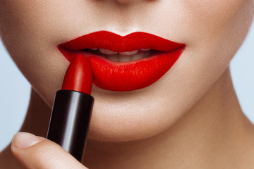 Buat Maksimalkan Gaya, Kenali 5 Jenis Finish Look Lipstik