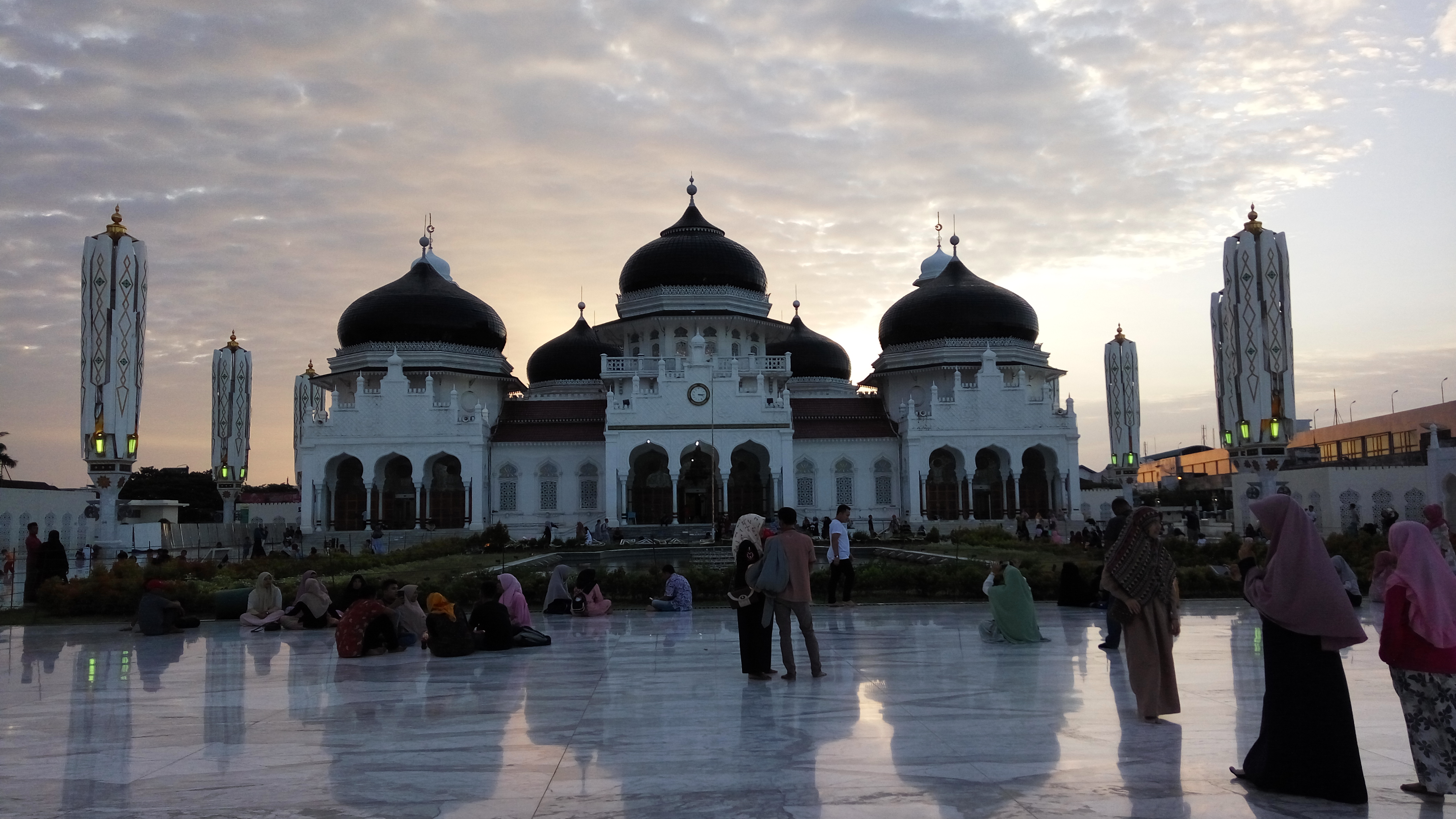 Rekomendasi 10 Tempat Wisata Religi di Indonesia