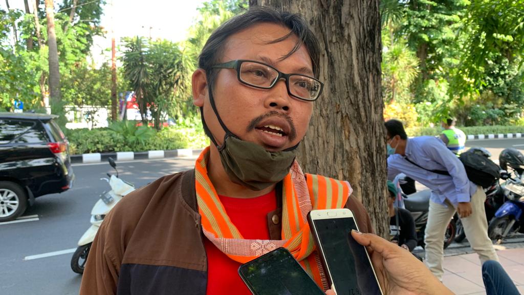 Gedung Grahadi Surabaya Kembali Digeruduk Ratusan Massa Tolak UU Cipta Kerja
