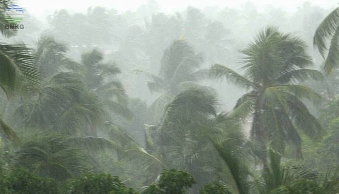 BMKG Juanda Imbau Masyarakat Jatim Waspada Cuaca Ekstrem hingga 2 Desember