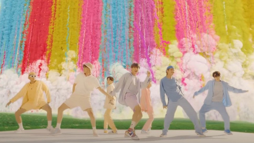 Lagu 'Dynamite' dari BTS Paling Banyak Diputar di Apple Music