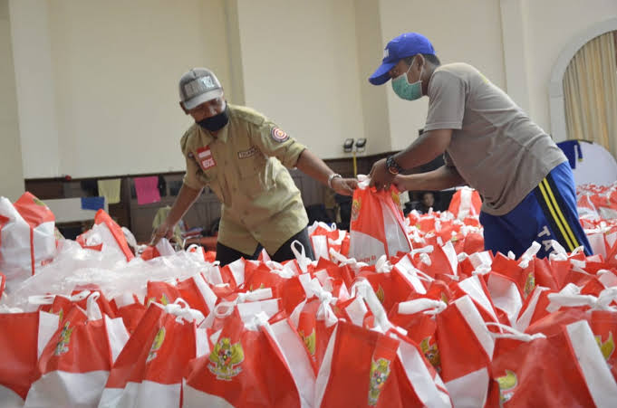 Viral Ratusan Paket Bansos dari Pemerintah Dikubur di Depok