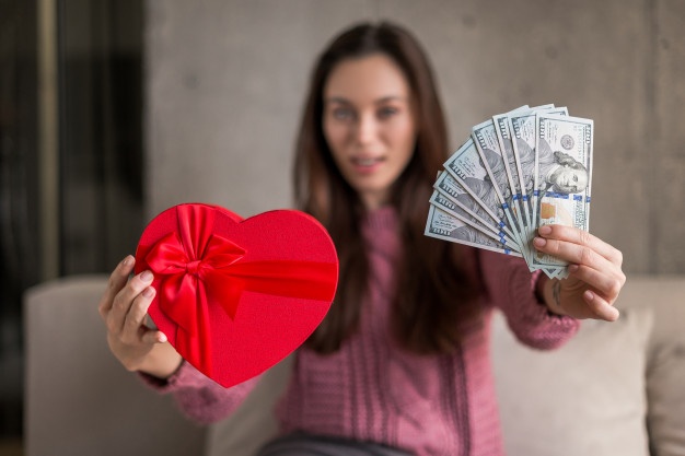 Cinta or Uang? 4 Zodiak Ini Lebih Pilih Cinta Ketimbang Uang Loh!