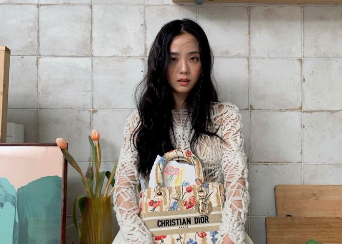 CEO Dior Ke Jisoo: Jika YG 'Membuangnya', Saya akan Merekrutnya